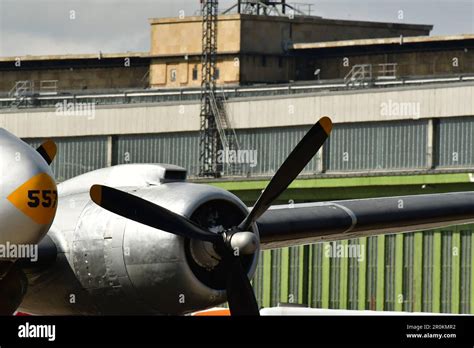 Douglas C 54 Skymaster Candy Bomber Airlift Berlin Tempelhof Stock