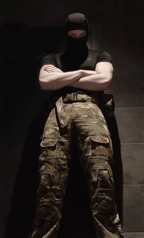 Pin by I LOVE YOU BABY on منشورات من خلالك Hot army men Masked man Army men