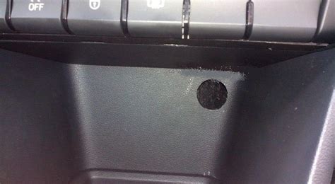 Установка прикуривателя на Skoda Rapid.