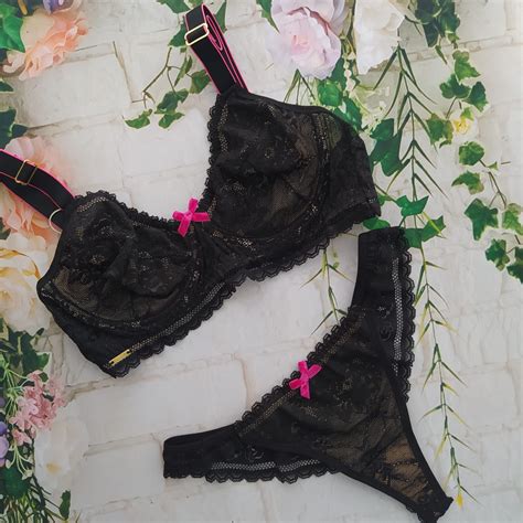Conjunto em Renda New Black Gardens Lingerie Moda Íntima Linha Noite