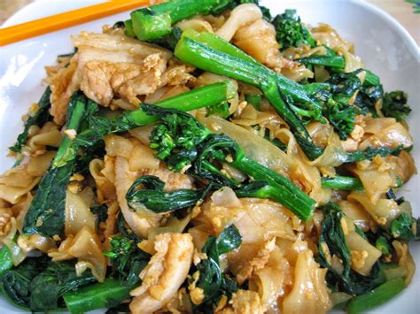 sumptuous flavours pad  ew stir fried flat noodles thai style