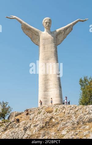 La Monta A San Biagio Con La Estatua Del Cristo Redentor Maratea