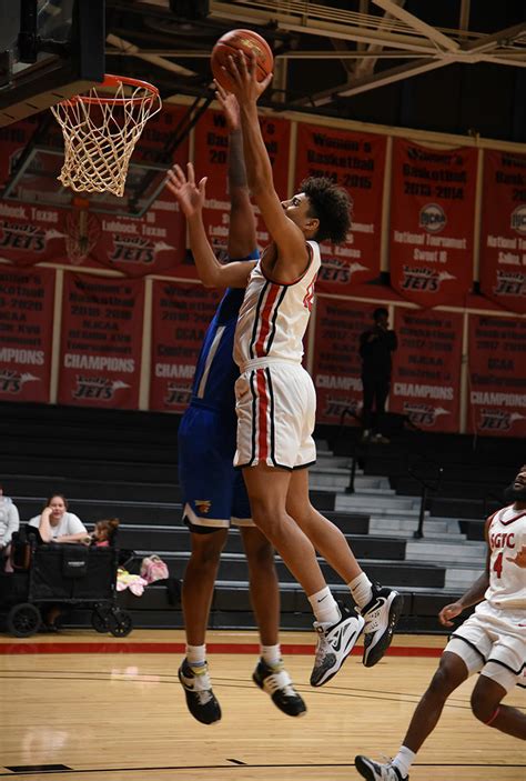 Deonte Williams Layup South Georgia Technical College Flickr