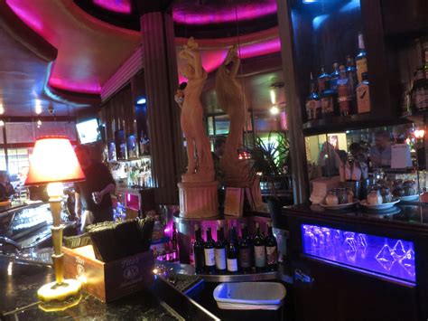 Smokin' Chokin' and Chowing with the King: Gino's North