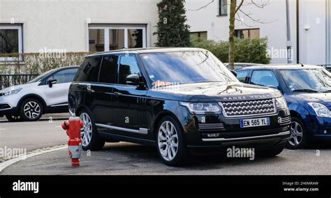 Luxury Range Rover Suv Parked On City Street Stock Photo Alamy