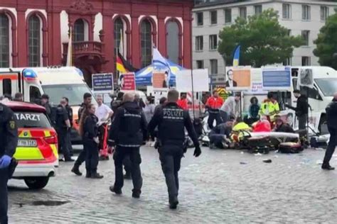 Attacco Con Coltello A Mannheim Tra I Feriti Un Politico Anti Islam