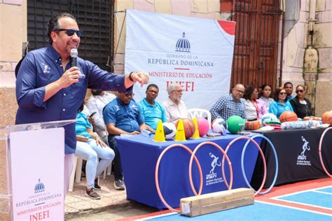 Inefi Entrega Cancha Remozada Y Utiler A Al Colegio Salesiano Sagrado