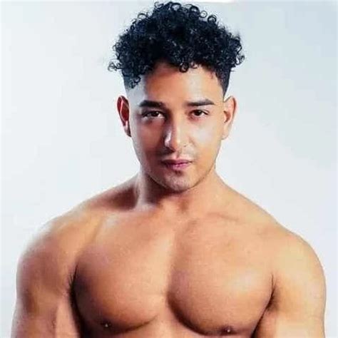 Trans Angels Rana Katana St Hnt Laut Als Sie Von Kenzo Alvarez Ein Anal H Mmern Im Badezimmer