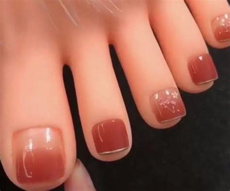 Ngắm nghía mẫu nail chân Tết siêu hot trend