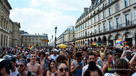 La Gay Pride De Paris 2018 Passe Une Fois De Par La Porte St Martin