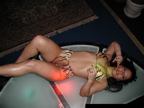 Amateur Brunette Milf 0078 1600x1200 Porn Pic