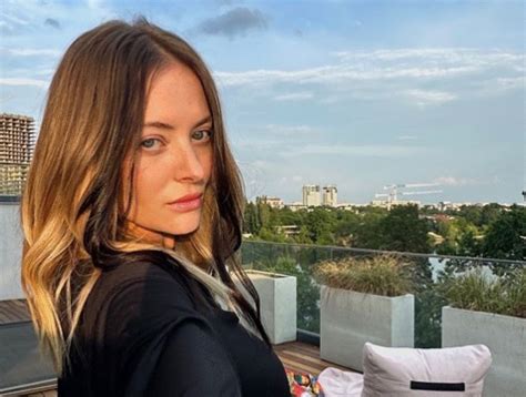 Exclusiv. Delia, disperată în fața frigiderului gol. Vedeta se simte ...
