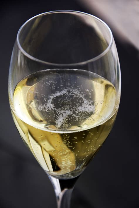 Sparkling wine - Wikipedia