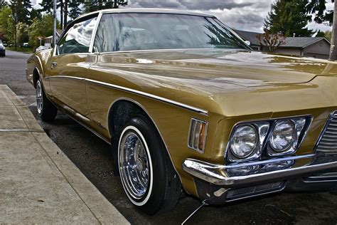 1971 Buick Riviera Boattail Boat tail gold 455