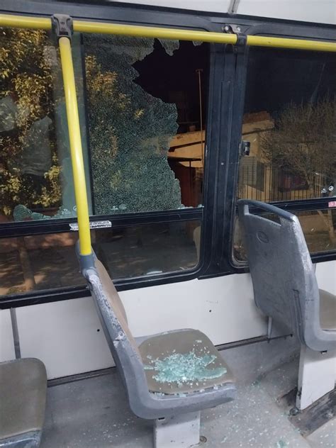 Otra vez atacaron a piedrazos a un colectivo de Río Bus El Ojo Web