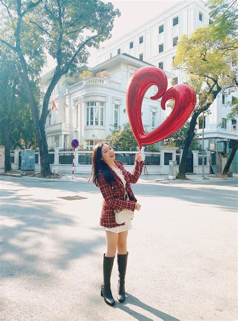 Bị đồn ham giàu yêu Phó Giám đốc Garena nữ MC hot nhất Liên Quân Mobile đáp trả đầy bí ẩn