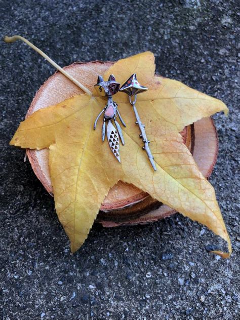 Серьги ассиметричные Лиса и гриб из серебра пуссеты на винтах ручной работы