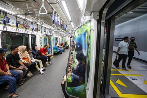 20 Penumpang MRT Jakarta Kini Pilih Beli Tiket Lewat Aplikasi