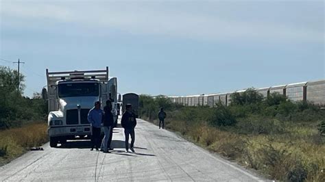 Vuelca pipa con turbosina muere policía de Fuerza Civil