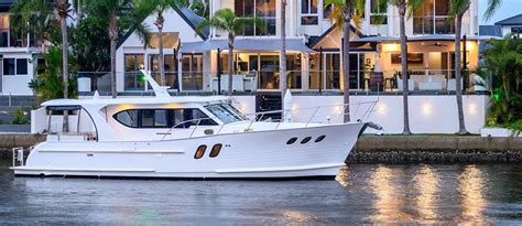 large-inboard-motor-luxury-cruiser-on-river | Boat Gold Coast