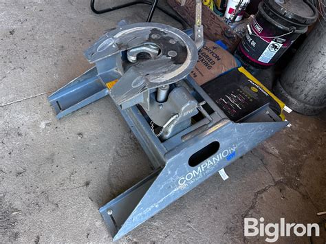 B&W Champion 5th Wheel Camper Trailer Hitch | Transportation | BigIron