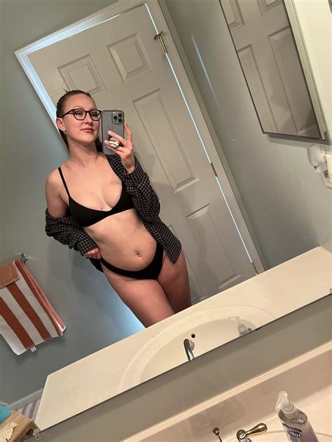 Outfit Check Nudes GirlswithGlasses NUDE PICS ORG