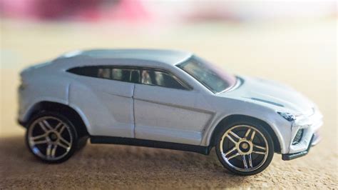 Kereta Mainan Hot Wheels Loose Pack For Sale White Lamborghini Urus Hot Wheels