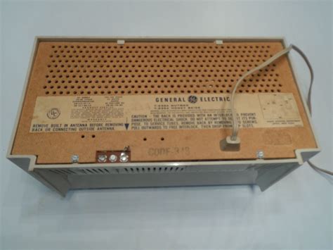 2 Vintage Radios Ge Tube Radio And Ge Reproduction Cathedral Radio1982