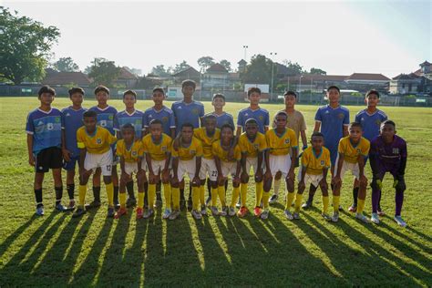 PFA Uji Kemampuan Melawan SSB Di Bali Papua Football Academy