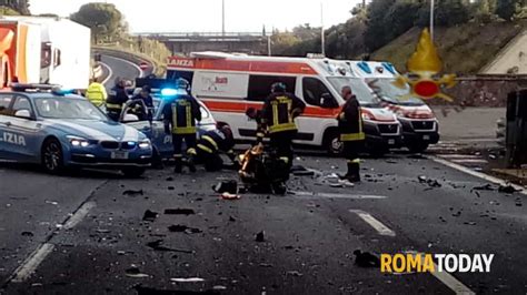 Raccordo Incidente Mortale Nella Galleria Appia Morto Giovane Di 24 Anni