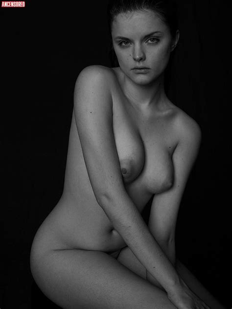 Naked Amber Sudholz Added 11 10 2020 By Xtleri