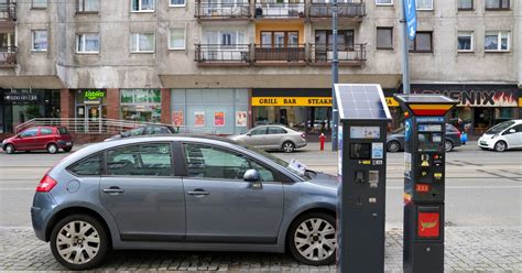 Parkingi w Łodzi Nowe parkomaty i aplikacje Dla kogo zwolnienie z