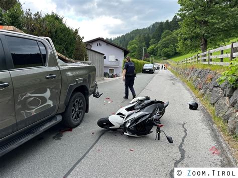 Kollision Zwischen Auto Und Motorrad In Schwaz Zillertalfoto At