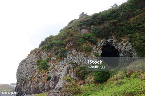Tebing Pantai Batu Foto Stok Unduh Gambar Sekarang Air Surut Alam