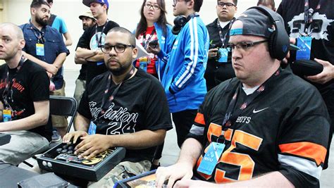 News For Nerds Football Player Turned Pro Gamer Aiming For High Score