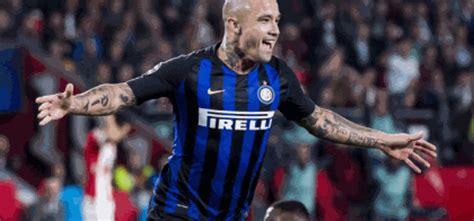 Inter Nainggolan Fumo Ma Non Sono Un Bad Boy Mia Sorella Gay E Contenta La Stampa