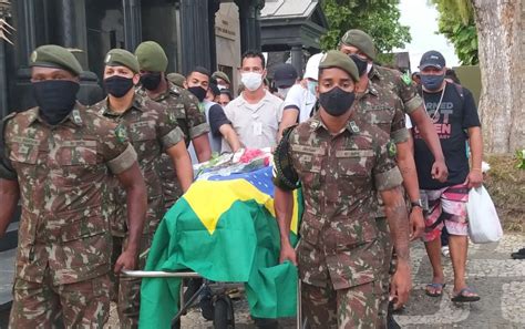 Soldado Do Exército Que Morreu Em Acidente De Moto é Enterrado Sob