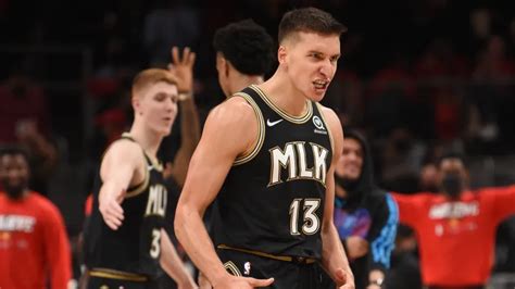nba playoffs  atlanta hawks pull  huge upset win  milwaukee