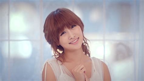 Nicole KARA Nicole Kara Brunette Woman Nicole