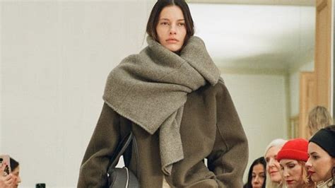 The Row Tilt De Naked Shoe Trend Naar Een Hoger Niveau