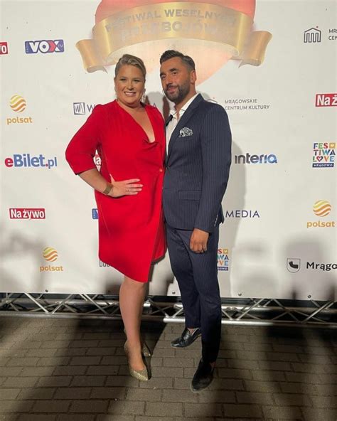 Elżbieta Romanowska w bikini pluska się w morzu Fani Cyc na pierwszym planie Masz czym oddychać