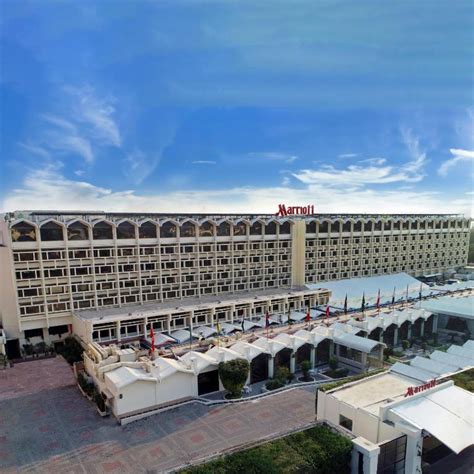 top  hotels  pakistan luxury comfort  cities  valleys