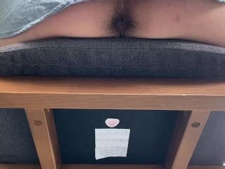 异物插入臀部的孔中即使我在视频会议中我也感觉很舒服 Pornhub Gay