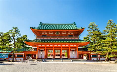 A Guide to Heian Shrine in Kyoto, Japan - MACHIYA Magazine | A Blog by ...