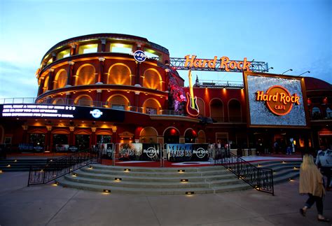 Everything you need to know about hard rock live universal parking 31