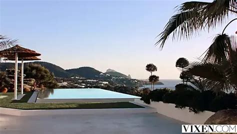 Vixen Hot Assistant Blackmails Boss For Sex Xhamster