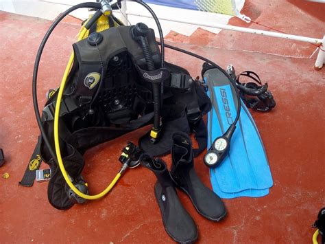set   ready   scuba bcd tank regs boots fins mask