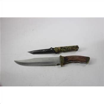 Mossy Oak Knives, 2 Pieces | Property Room