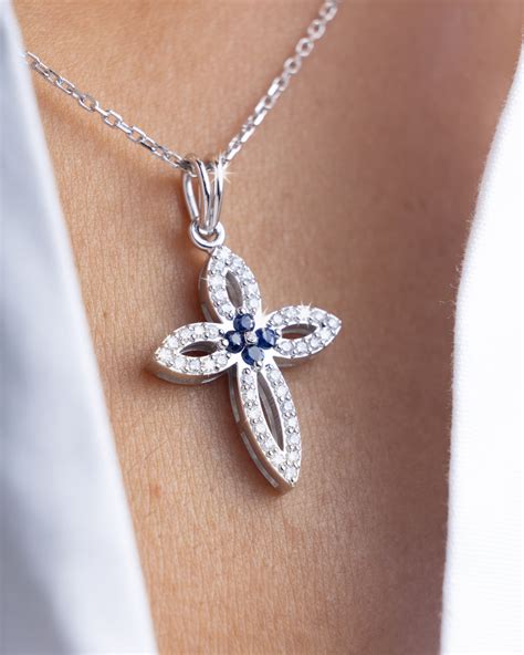 18K gold Holy Pendant – Hadjian