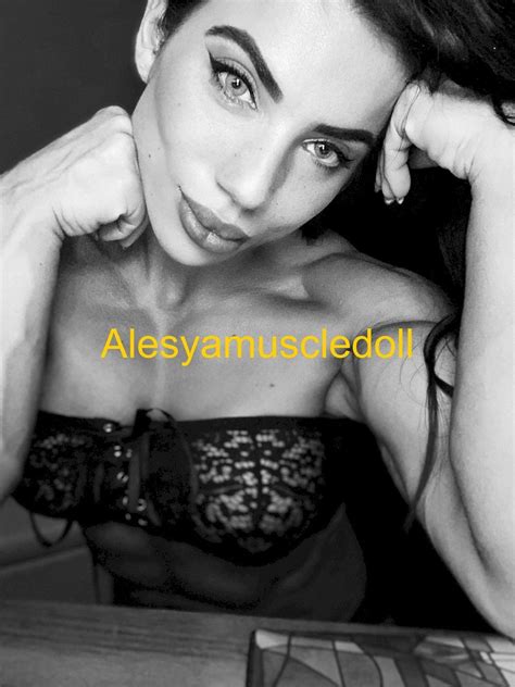 Strong Brunette Babe Alesya Showing Off Her Big Muscles Photos